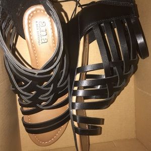 Ana Gilly black gladiator sandals Size 5.5 NEW